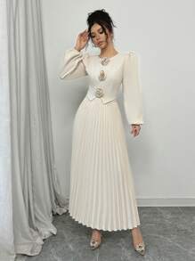 Chiquease 1 套女式 3D 花朵正面细节衬衫和百褶裙 - 杏色 - 查看 5