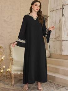 Al Najma 金色刺绣缺口领流苏喇叭袖连衣裙，朴素的卡夫坦 - 黑色 - 查看 3