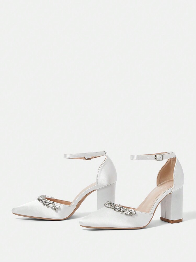 CUCCOO HITCHD Dam Vår/Sommar Nya V-Skärning Vita Låg Vamp Korsad Knytning Elegant Spetsig Tå Ankelrem Spänne Metalldekoration PU-läder Glansiga Mjuka Och Bekväma Fritidsskor Balklackar - Beige - Visa 3