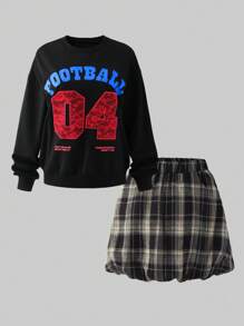 SHEIN Set de 2 piezas para chicas adolescentes: Parte superior con estampado de letras y números + Minifalda con volantes a cuadros, conjunto casual de atletismo