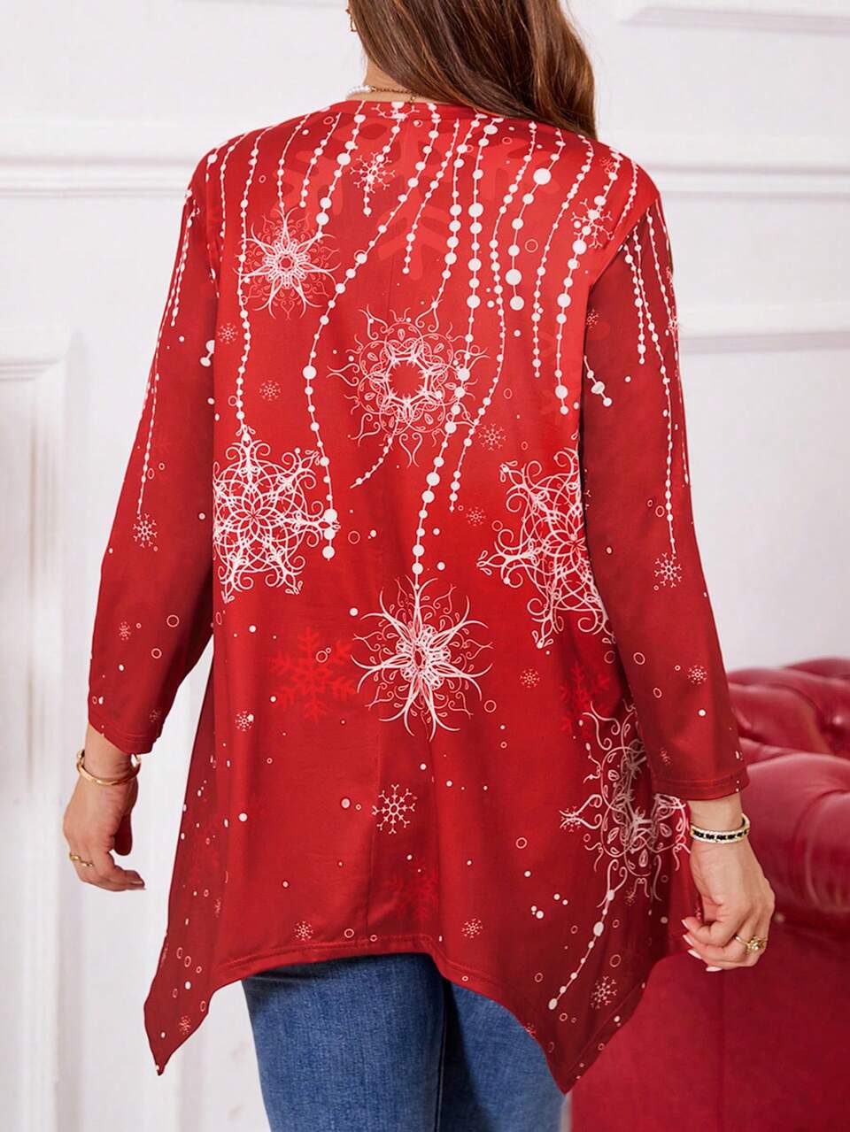Plus Size Women's Christmas Snowflake Red Gradient Print Crew Neck Asymmetric Hem T-Shirt, New Years Winter Clothes For Women, Valentine's Day