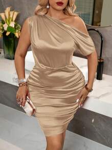 Cravure Kích thước lớn Bất đối xứng Vòng cổ Xù Váy bodycon - Rượu sâm banh - Xem 3