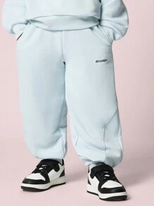 SUMWON 男童舒适圆领卫衣和运动裤两件套，触感柔软，印花图案，度假必备 - 淺藍色 - 查看 4