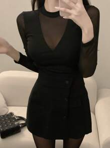 DAZY Camiseta ajustada de manga larga con cuello en V y splicing de malla para mujer