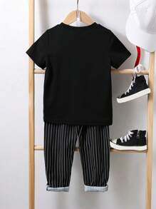 SHEIN 2件套男童简约Logo设计黑色短袖上衣和裤子经典必备套装