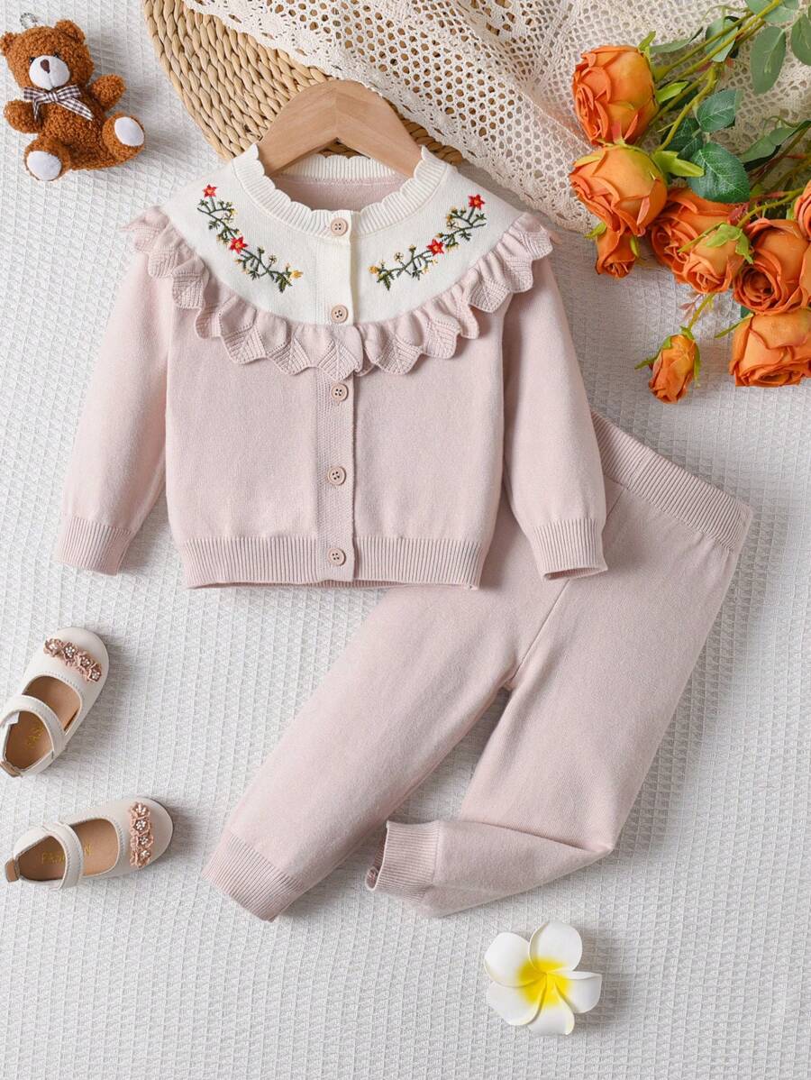 SHEIN 2 件套女婴花卉刺绣毛衣和裤子套装，复古农舍风格褶边针织服装