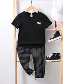 SHEIN 2件套男童简约Logo设计黑色短袖上衣和裤子经典必备套装