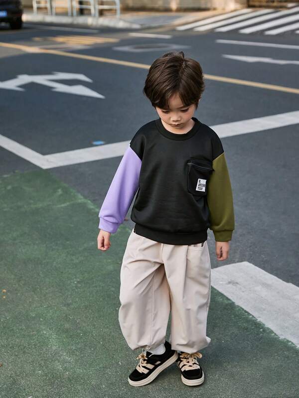 Sudadera con capucha de manga larga de estilo casual con parches para niños, sudadera de moda con cuello redondo, bolsillo con cremallera, versátil y fresca para usar en exteriores en otoño