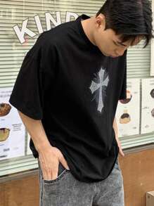 DAZY Kaos Streetwear Kasual Pria dengan Grafis Salib Rhinestone - Hitam - View 7