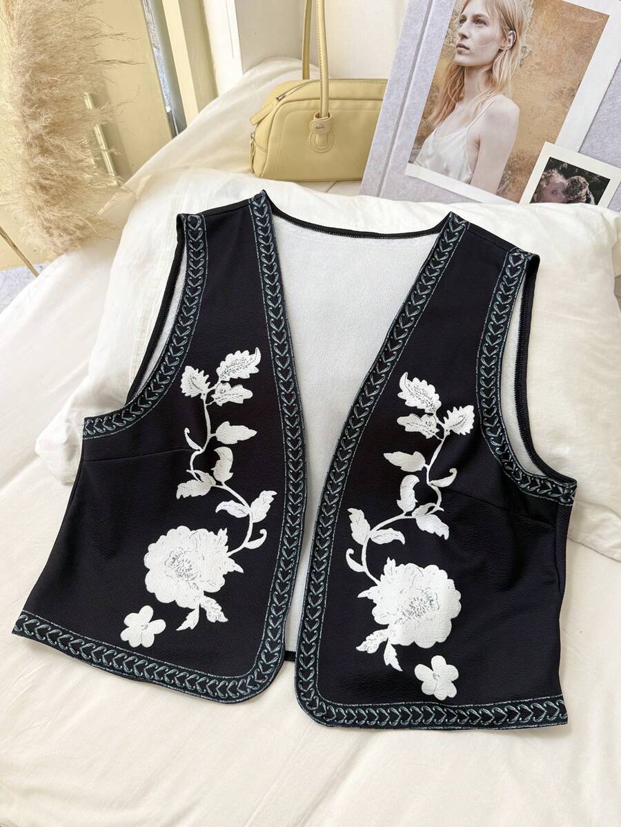 SHEIN Privé Plus Size Elegant Casual & Resort Style Western Collarless Sleeveless Short Jacket, Floral Print Vest