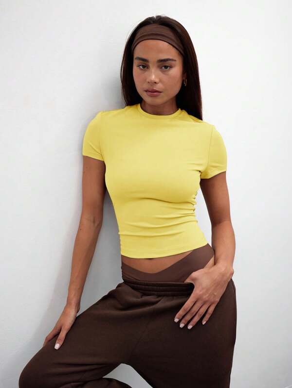 MUSERA Camiseta casual con mangas cortas y corte ceñido, ideal para vacaciones, uso diario, aeropuerto, otoño, invierno y ocasiones elegantes