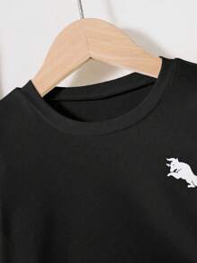 SHEIN 2件套男童简约Logo设计黑色短袖上衣和裤子经典必备套装