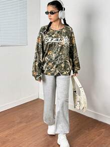 SHEIN Girlism Conjunto de 2 piezas para adolescentes, con estampado de camuflaje y rama de árbol, deportivo, urbano, de vuelta al colegio, genial, sudadera verde y pantalones