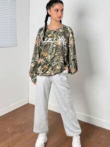 SHEIN Girlism Conjunto de 2 piezas para adolescentes, con estampado de camuflaje y rama de árbol, deportivo, urbano, de vuelta al colegio, genial, sudadera verde y pantalones
