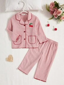 SHEIN Conjunto de pijama com 2 peças para menina bebê, Top de manga longa casual com bordado de cereja rosa e calça, roupa confortável para casa de bebês - Rosa chiclete - Visão 1