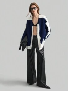 Ontre Trang phục thời trang xuân mới 2025 dành cho nữ, Áo len cardigan dài tay bất đối xứng 7% dệt kim pha trộn hai màu chắp vá bất đối xứng màu be & xanh nước biển, cổ chữ V, áo khoác dệt kim thoải mái thường ngày - Màu xanh hải quân - Xem 1