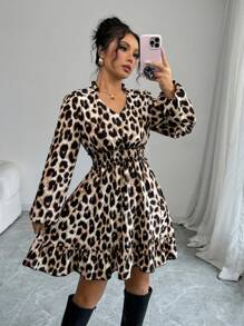 SHEIN Frenchy Vestido corto de cambio minimalista con estampado de leopardo, de manga larga y escote en V para mujer - Multicolor - Ver 5