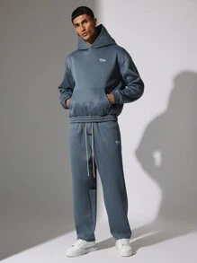 SUMWON 常规版型连帽衫和直筒运动裤，配有小图案印花和抽绳，2 件套