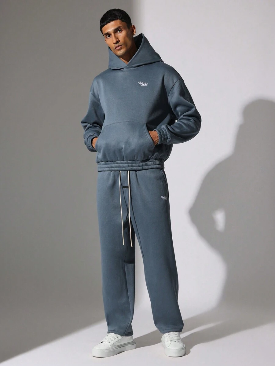 SUMWON 常规版型连帽衫和直筒运动裤，配有小图案印花和抽绳，2 件套