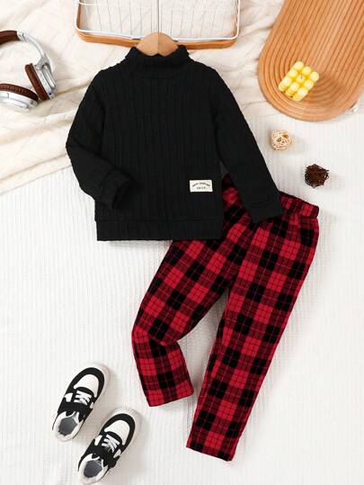 2pcs Set Young Boy Leisure Outfit, Black Ribbed Sweater + Plaid Pants, Paired With White Sneakers, Cute & Stylish! The Black Sweater Top Adds Depth And Vitality. Matched With Fashionable Gray Plaid Pants, The Overall Look Is Casual Yet Refined. Stepping In White Sneakers, Easily Creating A Vibrant And Unique Kid Style!
