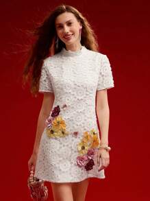 MOTF PREMIUM 花卉刺绣短袖连衣裙，情人节装