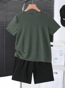 SHEIN 2 件套青少年男孩休闲圆领短袖衬衫和短裤套装，适合夏季