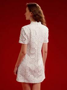 MOTF PREMIUM 花卉刺绣短袖连衣裙，情人节装