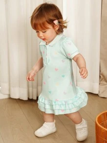 SHEIN Playful Pals Robe polo pour filles toddler avec imprimé cœur couleur bonbon arc-en-ciel, avec garniture florale, coupe évasée. Convient pour le printemps/été, la Saint-Valentin, l'extérieur - Bleu azur - Voir 1