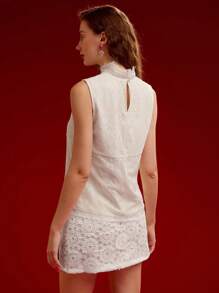 MOTF PREMIUM 蕾丝立领无袖上衣，情人节 - 白色 - 查看 9