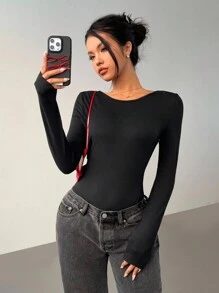 Aloruh 女士性感 Y2K 黑色露背紧身衣日式纽扣装饰纯色长袖圆领修身休闲露背紧身衣 - 黑色 - 查看 4