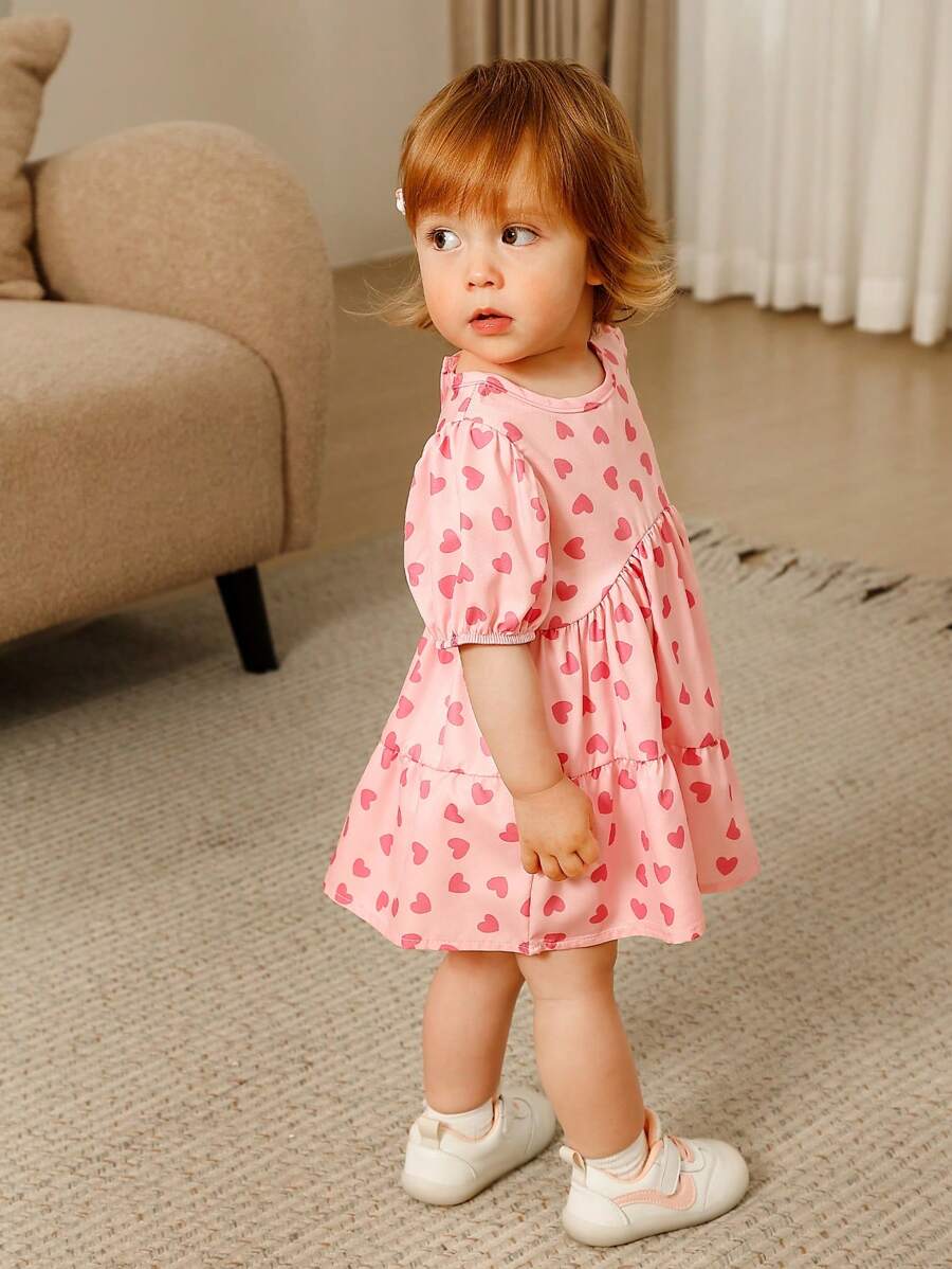 女婴/幼儿可爱情人节心形印花泡泡袖圆领 A 字裙，适合春季户外玩耍、拍照或日常休闲穿着，可爱又时尚 - 粉色 - 查看 1