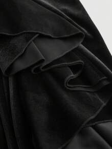 SHEIN MOD Sexy & Süßes Einfarbiges Kleid in Große Größen mit tiefem Ausschnitt, gerafften Ärmeln, Volantbesatz und hohem Schlitz