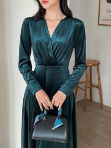 DAZY Robe longue en velours vintage élégante avec col en V enveloppant et taille cintrée pour femmes, robe longue à manches longues pour l'automne, robe de bal