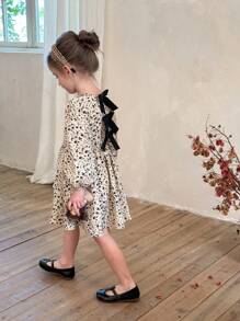 SHEIN LMoss Kids LMoss 年轻女孩休闲风格长袖花卉印花连衣裙，背面有蝴蝶结装饰，适合秋冬季年轻女孩的休闲日常穿着 - 彩色 - 查看 6
