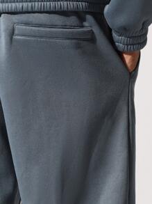 SUMWON 常规版型连帽衫和直筒运动裤，配有小图案印花和抽绳，2 件套