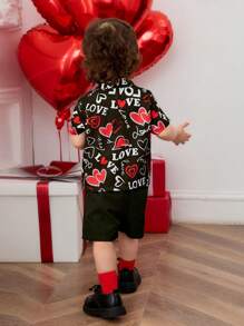SHEIN 2pcs Baby Boy Valentine's Day Heart & Letter Graphic Contrast Color Bow Collar Short Sleeve Shirt & Elastic Waist Shorts Set, Suitable For Valentine's Day Party & New Year