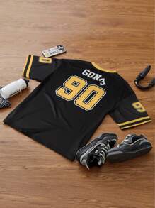 Manfinity Campus Court 男士街头服饰学院 INS 最畅销 T 恤。男士运动风格双面印花休闲 T 恤，男士黑色 V 领短袖篮球球衣风格 T 恤，以醒目的黄色数字“90”和字母印花作为设计亮点，搭配条纹袖口，呈现街头运动风格，适合户外运动场合。 - 彩色 - 查看 2