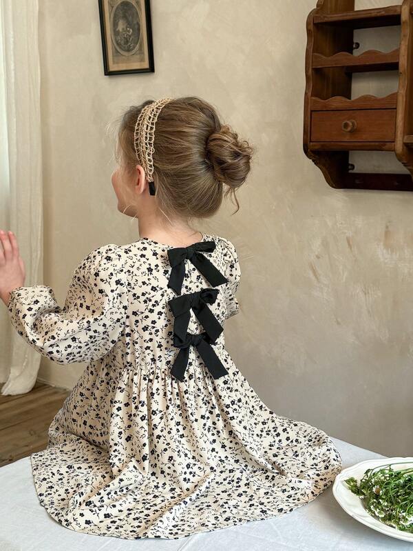 SHEIN LMoss Kids Rochie LMoss Young Girl, cu mâneci lungi, cu imprimeu floral, în stil casual, cu decor cu fundă pe spate, potrivită pentru îmbrăcămintea zilnică ocazională a fetelor tinere, toamna/iarna