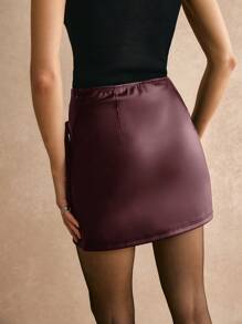 Poéselle 女士纯色 PU 皮革不对称下摆时尚迷你裙 - 酒紅色 - 查看 2