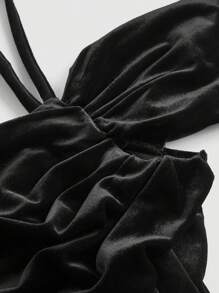 SHEIN MOD Sexy & Süßes Einfarbiges Kleid in Große Größen mit tiefem Ausschnitt, gerafften Ärmeln, Volantbesatz und hohem Schlitz