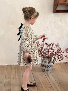 SHEIN LMoss Kids LMoss 年轻女孩休闲风格长袖花卉印花连衣裙，背面有蝴蝶结装饰，适合秋冬季年轻女孩的休闲日常穿着 - 彩色 - 查看 7