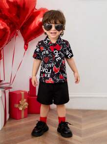 SHEIN 2pcs Baby Boy Valentine's Day Heart & Letter Graphic Contrast Color Bow Collar Short Sleeve Shirt & Elastic Waist Shorts Set, Suitable For Valentine's Day Party & New Year