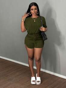 Slaydiva Ensemble deux-pièces pour femmes, un top court à encolure ronde, manches courtes, épaules dégagées, poignets repliés, ourlet à cordon de serrage et un short mini slim en tissu tricoté blanc ondulé