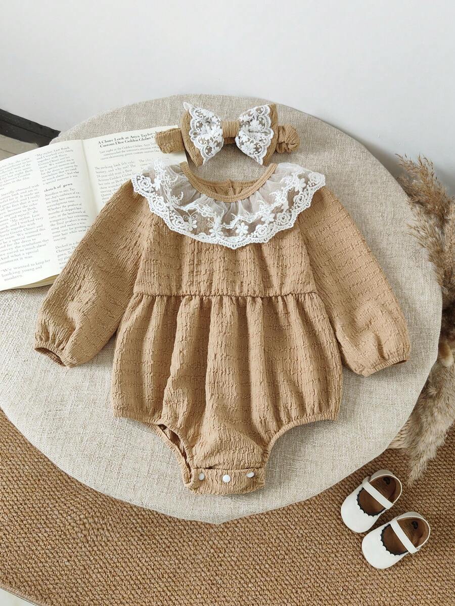 2 pièces Ensemble body bébé fille 0-2 ans vintage, doux, décontracté et élégant en tissu tricoté texturé et peau-friendly avec col à bordure en dentelle, coupe ample couleur kaki et bandeau serre-tête avec nœud en dentelle