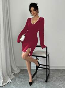 Elenzga V-Ausschnitt Bodycon Strickkleid mit Perlenverzierung und Schlitz-Saum