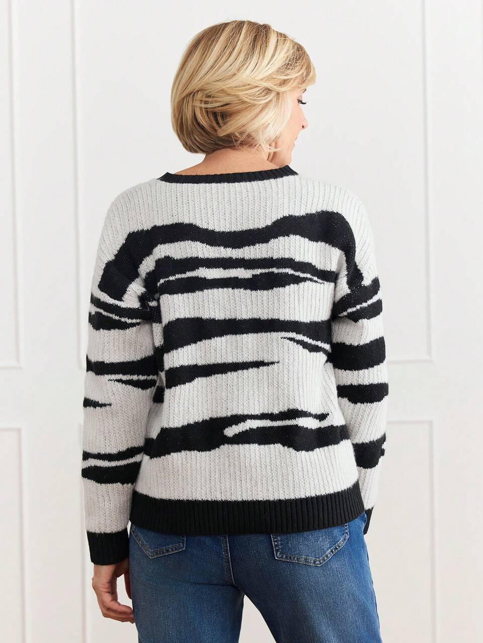 Women Synthetic Textured Contrast Dropped Shoulder Crew Neck Long Sleeve Sweater Winter Clothes