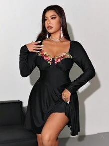 Allurite 大码心形领长袖花卉刺绣休闲短款连衣裙 - 黑色 - 查看 4