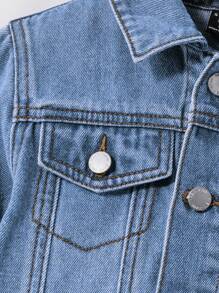 SHEIN 年轻男孩 2 件套时尚休闲蓝色镂空破洞磨损牛仔长袖夹克和弹性镂空破洞磨损设计紧身牛仔裤，适合日常穿着和男孩服装秋装