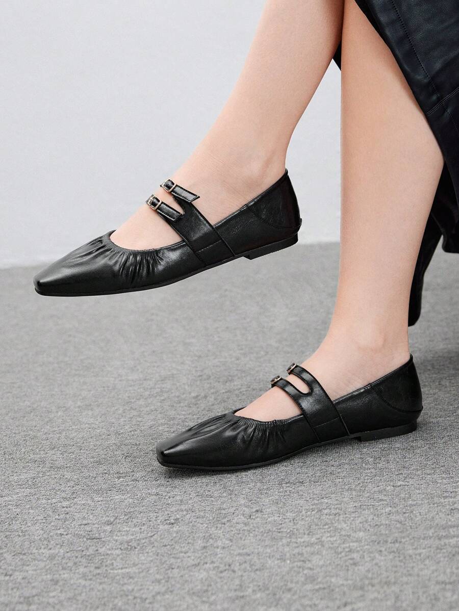 CUCCOO BIZCHIC 女士黑色方头褶皱平底乐福鞋 - 黑色 - 查看 1