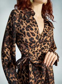 SHEIN Privé 优雅时尚百搭复古随机豹纹不对称短袖裹身裙，女式，秋冬 - 彩色 - 查看 5